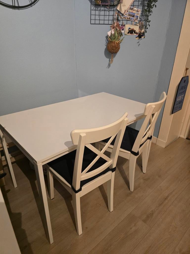 Witte eettafel ikea 125x75 met twee stoelen, Huis en Inrichting, Ophalen, Gebruikt, 100 tot 150 cm, 50 tot 100 cm
