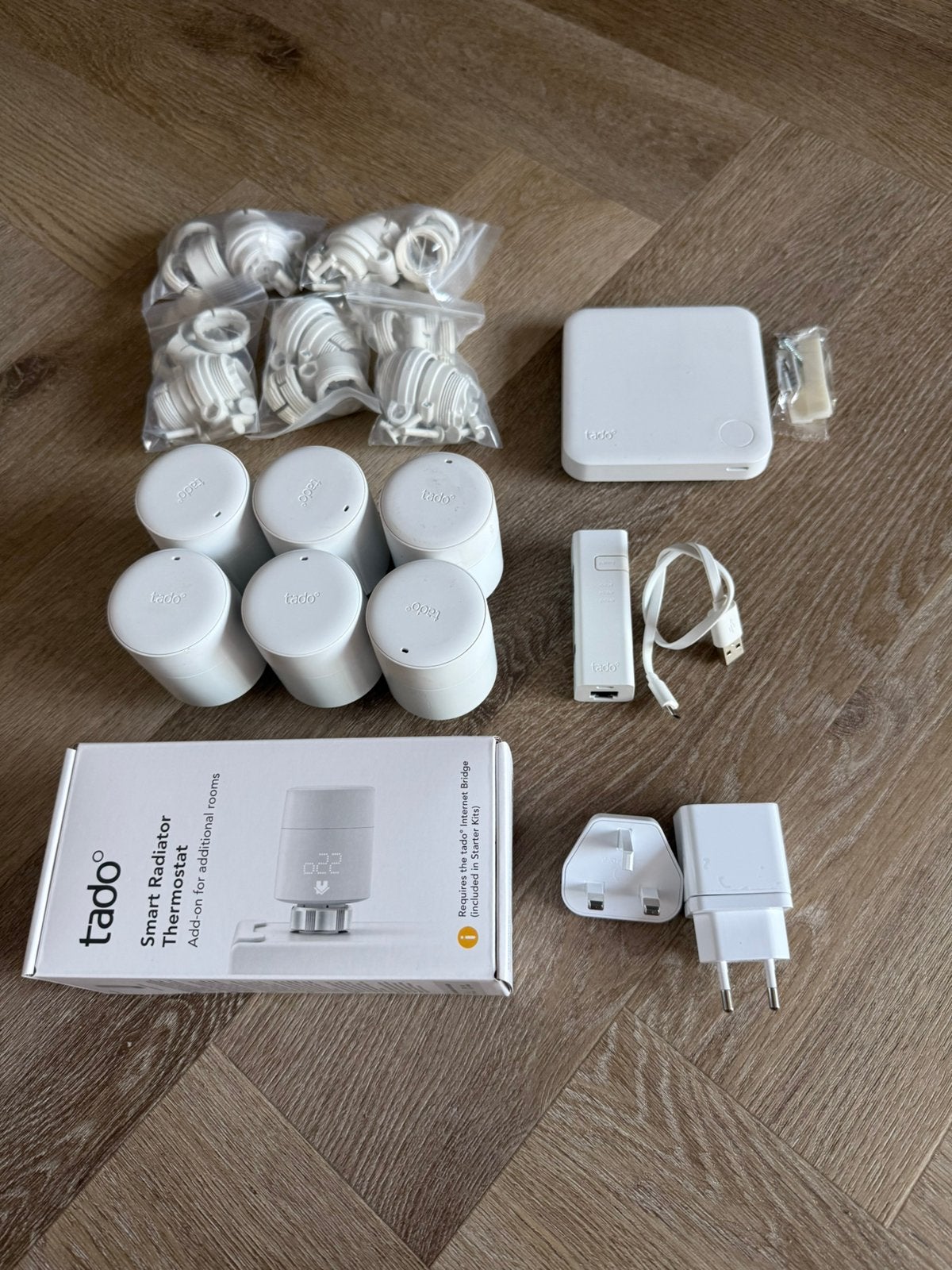 Tado Set: 7x Slimme Radiatorknop + Slimme Thermostaat, Ophalen of Verzenden, Zo goed als nieuw, Thermostaat