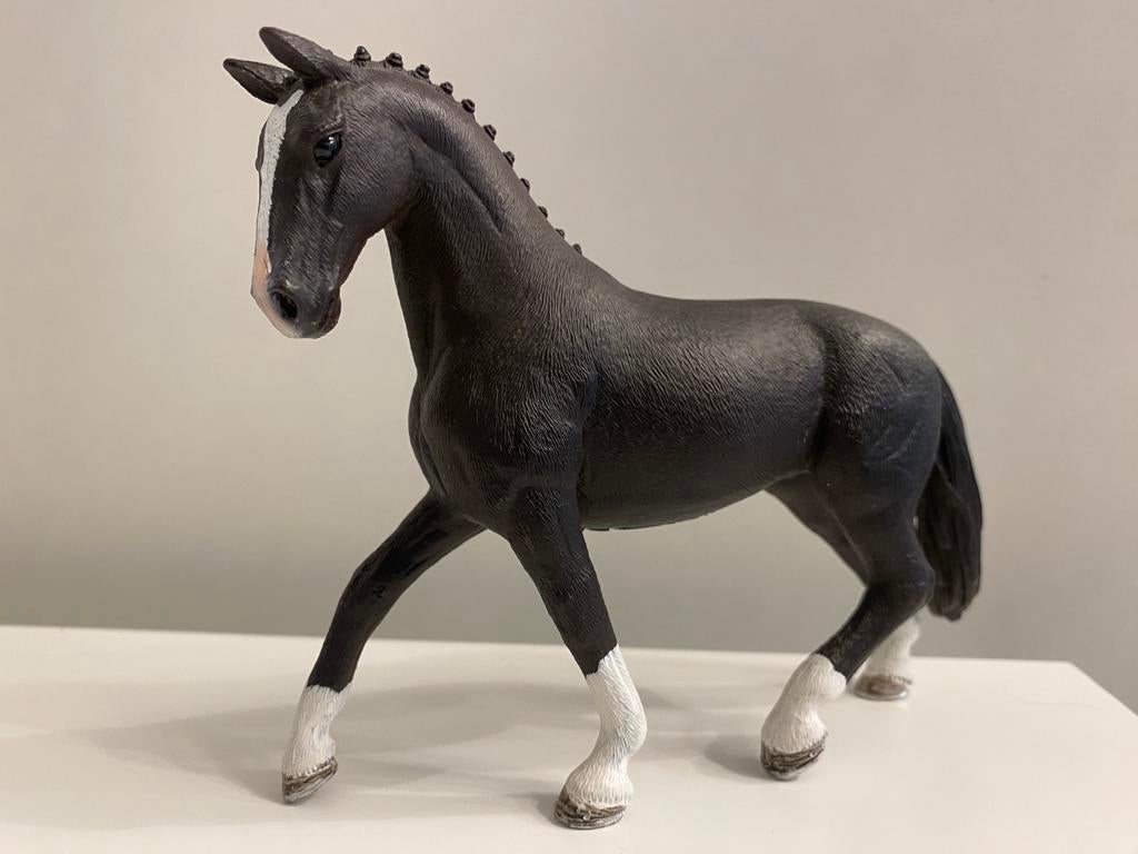 Schleich Hannoveraan Zwarte Merrie ~ 42358, Ophalen of Verzenden, Paard, Beeldje of Figuurtje