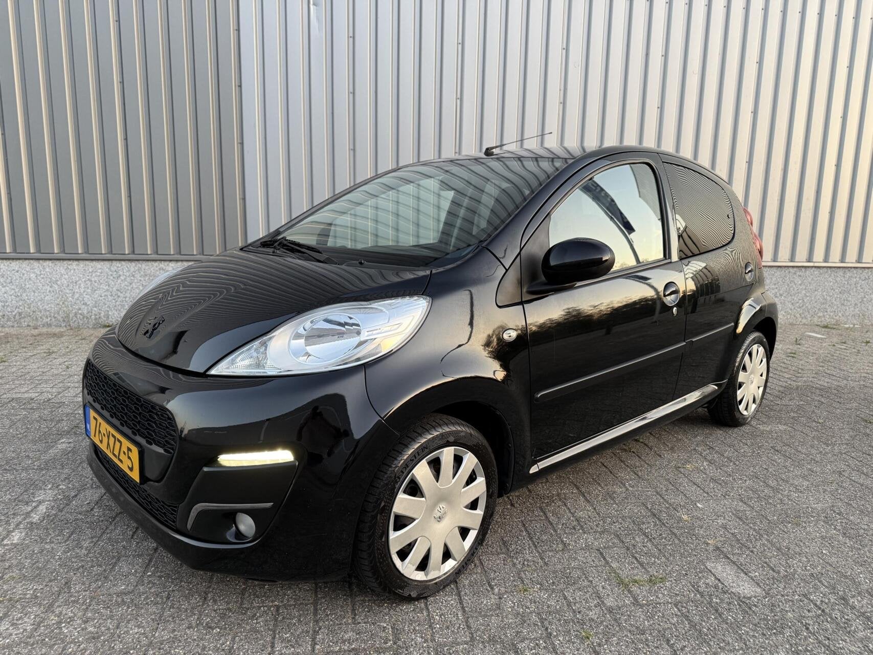 ✅ Peugeot 107 1.0 2012 Airco 5D Facelift, Voorwielaandrijving, Euro 5, Gebruikt, 4 stoelen