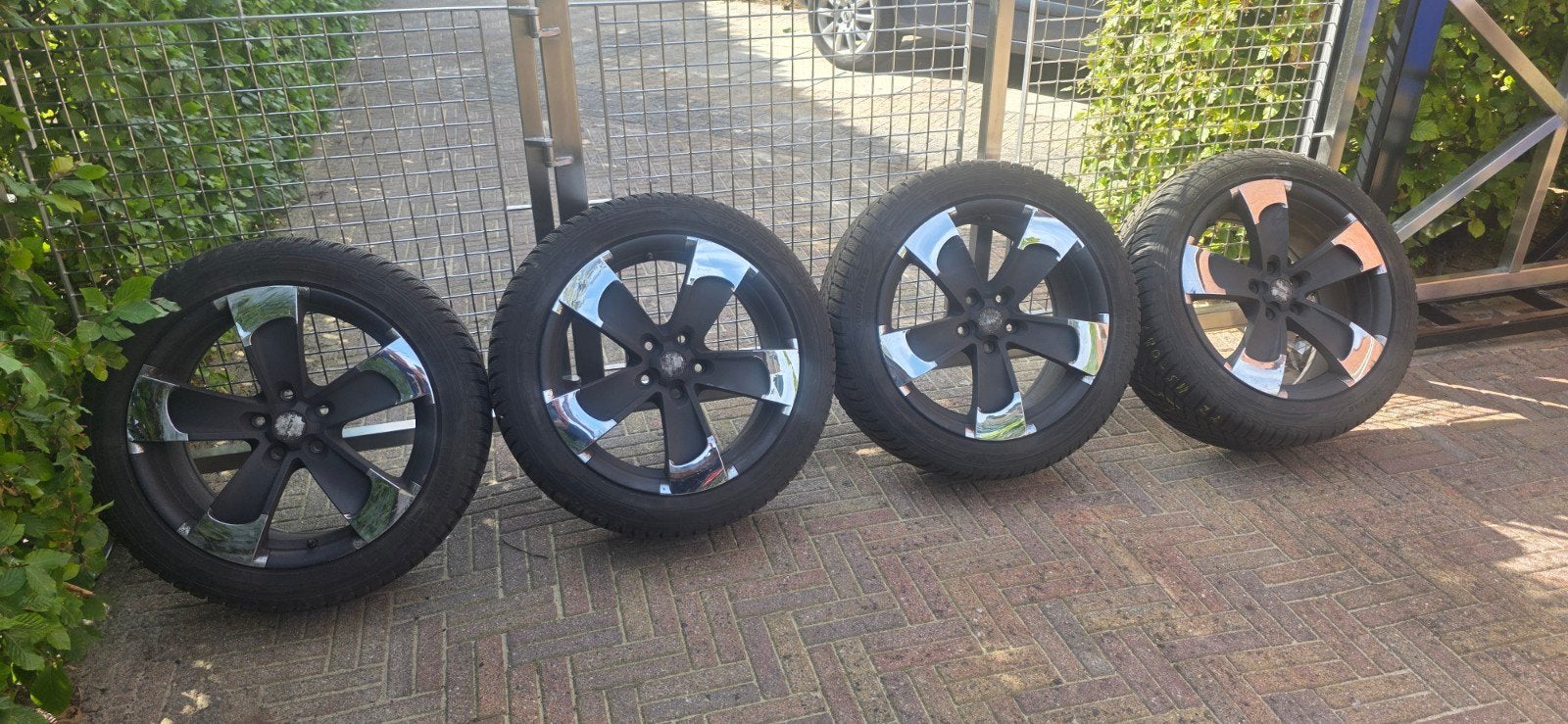 Goodyear UltraGrip 245/45R18 m+s met Velgen- Vito, Auto-onderdelen, Banden en Velgen, Ophalen, 18 inch, Banden en Velgen, Winterbanden