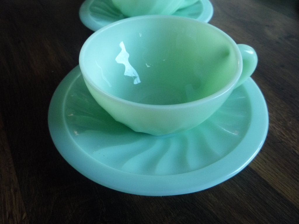 French Jadeite 6 kopjes met onderbordjes, Ophalen of Verzenden
