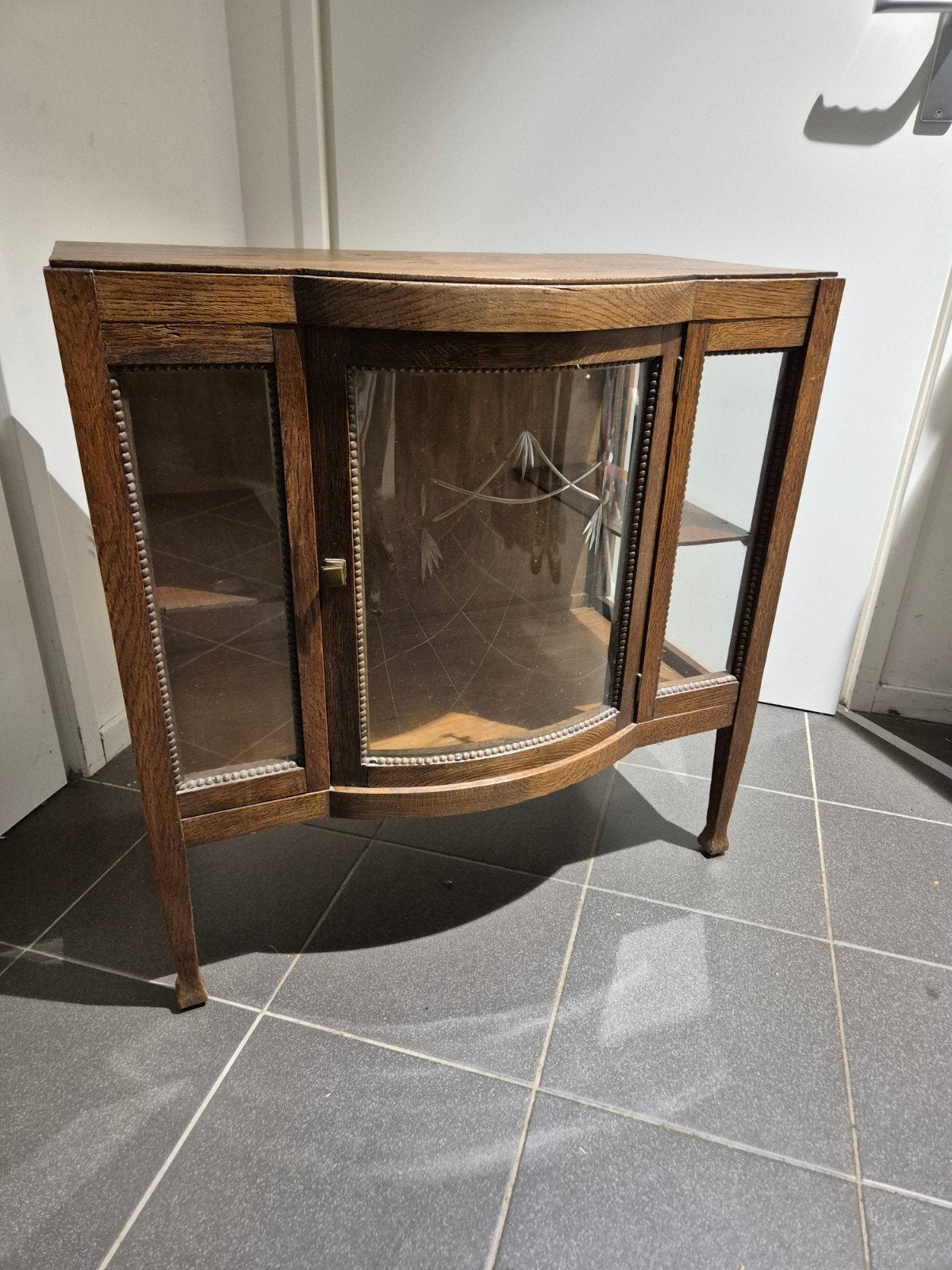 antiek theekastje, Ophalen