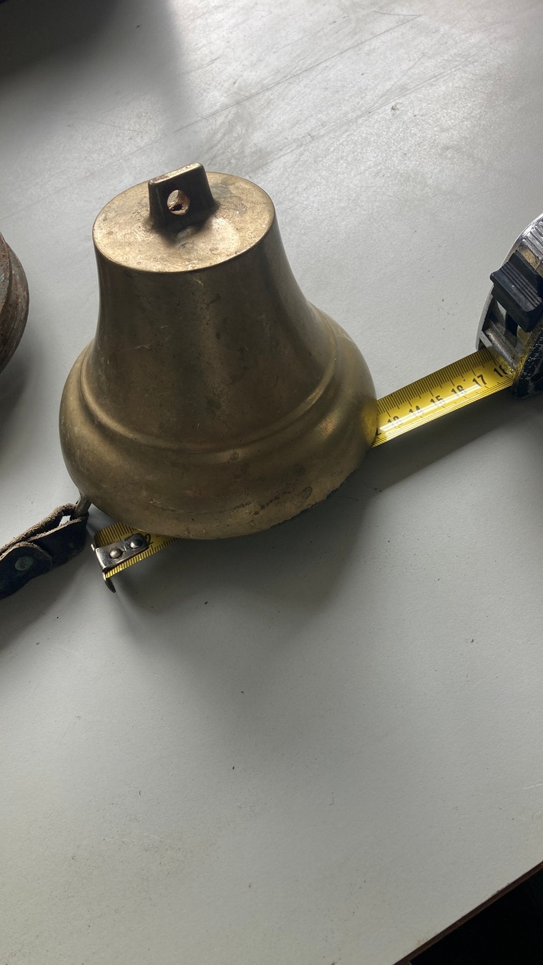 Messing bel 13 cm doorsnede met klepel, Ophalen, Gebruikt