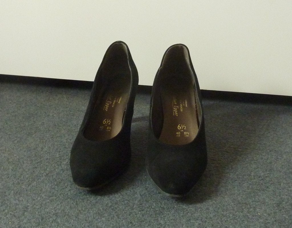 Zwarte pumps; chique uitstraling met velours- Maat 40-, Kleding | Dames, Schoenen, Verzenden, Zwart, Zo goed als nieuw, Schoenen met hoge hakken
