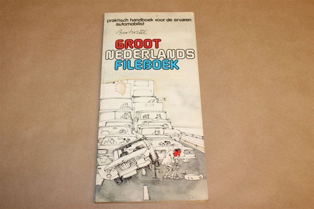 Groot Nederlands Fileboek — Karikaturen Wegverkeer 1981, Ophalen of Verzenden, Gelezen, Verhalen