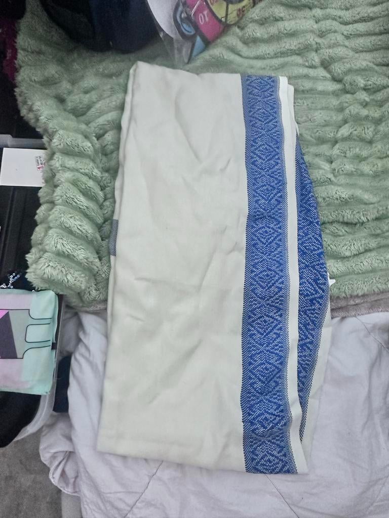 Wit sjaal met blauw patroon, Gebruikt, Wit, Dekbedovertrek, Tweepersoons