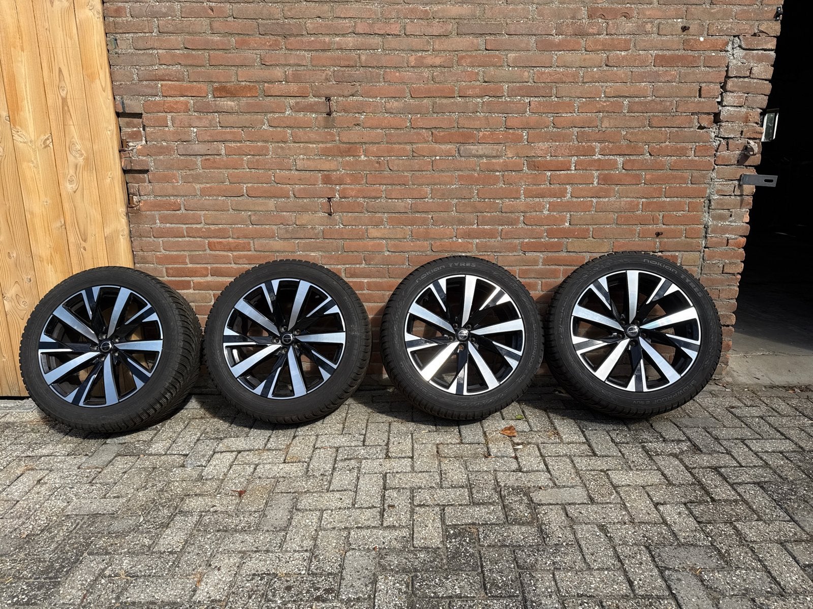 Nokian winterbanden met originele Volvo velgen XC90, Ophalen, Gebruikt, 285 mm, Banden en Velgen