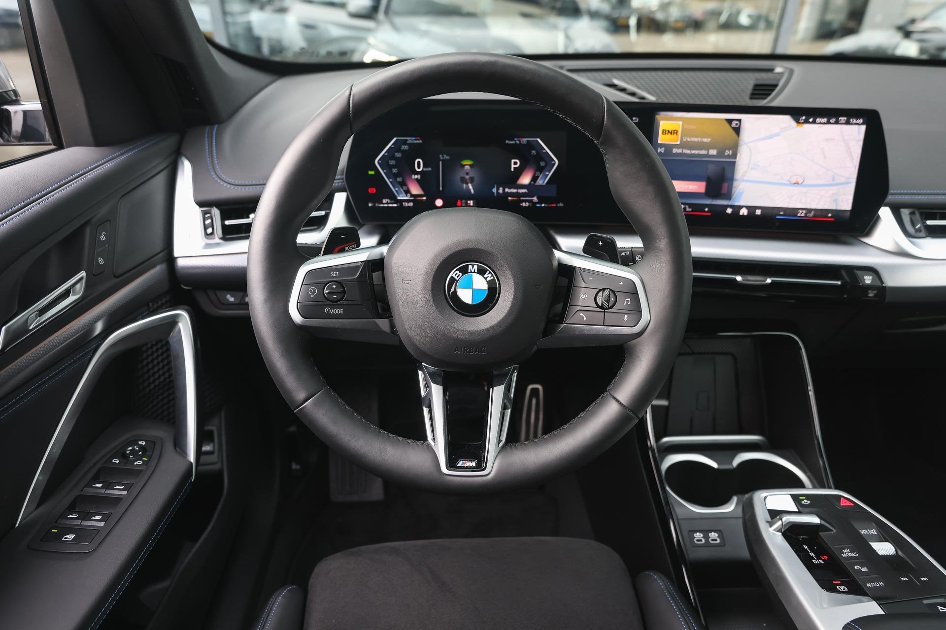 BMW X1 sDrive18i M Sport Automaat / Panoramadak / Sportstoel, Dealer onderhouden, 136 pk, Gebruikt, Met garantie (alle)