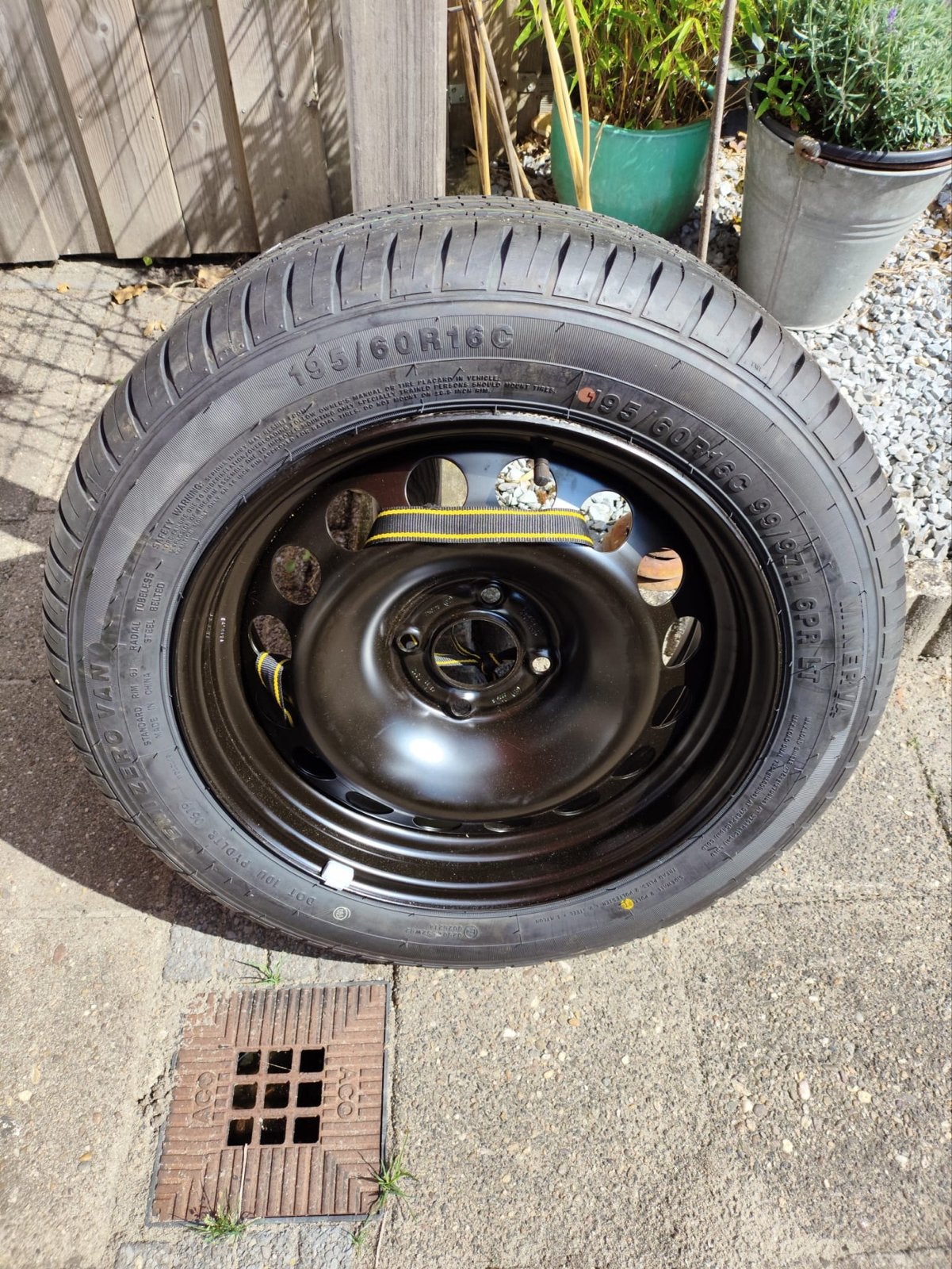 Nieuw reservewiel met band 195/60R16C, Ophalen, Nieuw