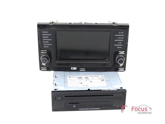 Radio CD Speler van een Volkswagen Golf, Auto-onderdelen, Elektronica en Kabels, Volkswagen, Gebruikt, 6 maanden garantie, 12 maanden garantie