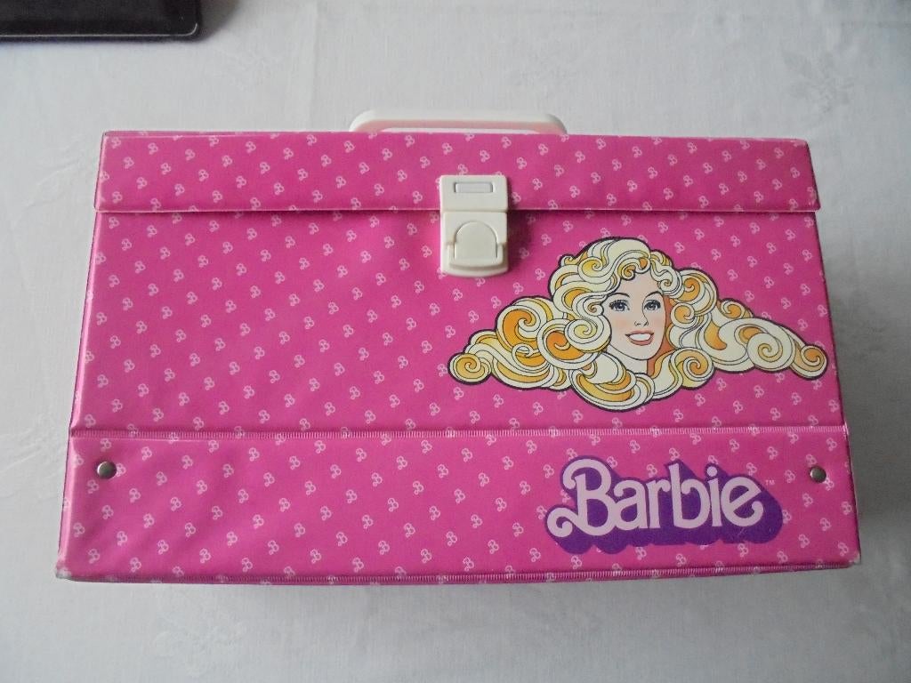 Barby spulletjes koffer stoeltjes flesje enz, Ophalen of Verzenden, Gebruikt, Overige typen