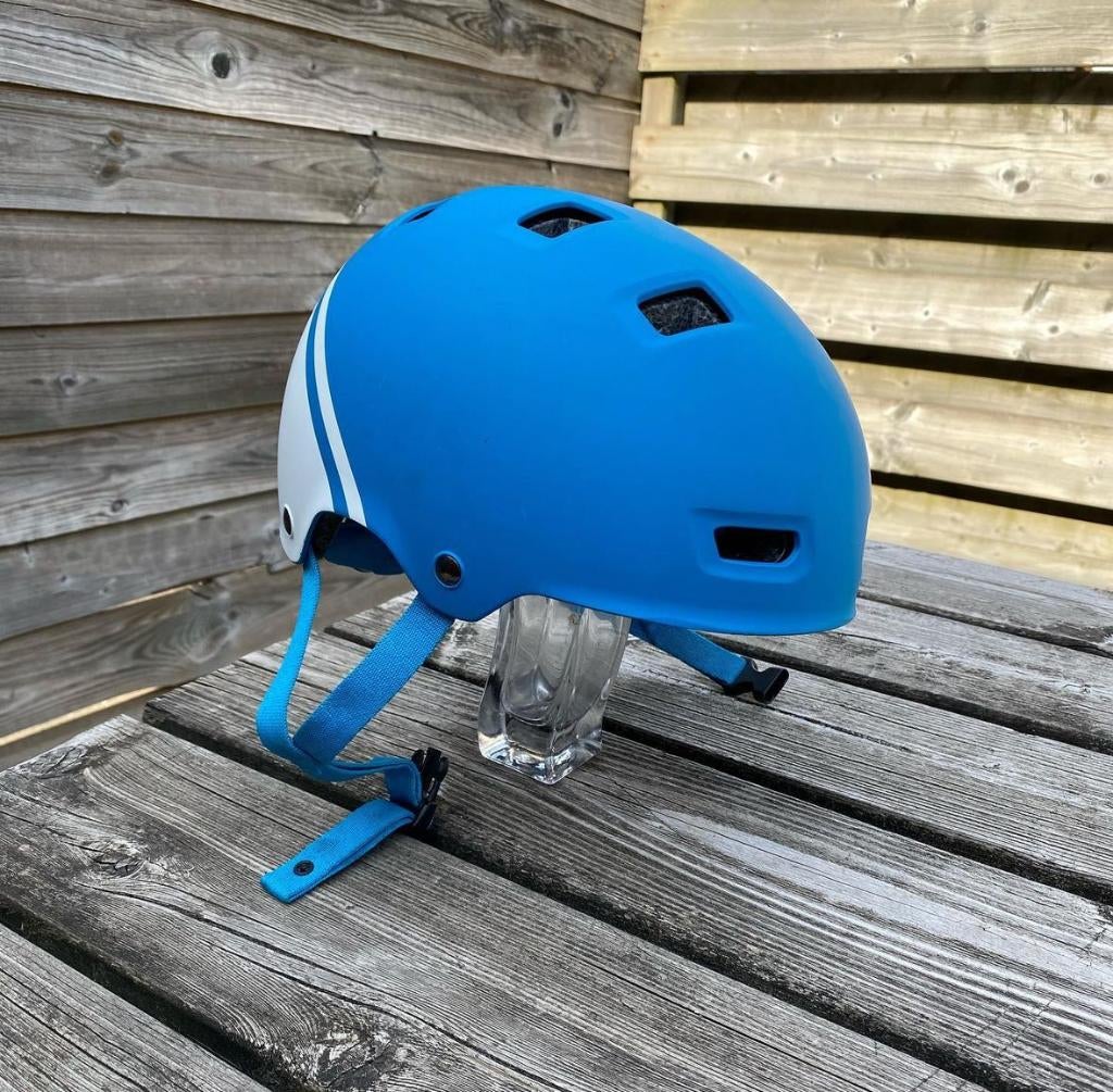Mooie nieuwe stuntstep helm (verstelbaar!), Sport en Fitness, Overige Sport en Fitness, Zo goed als nieuw, Ophalen of Verzenden