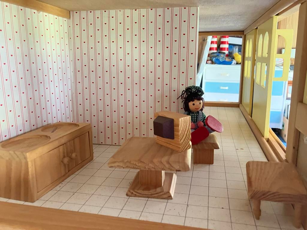 Houten Poppenhuis met Meubels en Poppen, Ophalen of Verzenden, Zo goed als nieuw, Poppenhuis