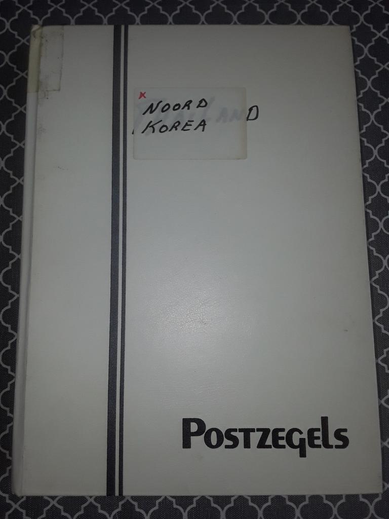 Postzegelalbum  Noord Korea, Postzegels en Munten, Postzegels | Volle albums en Verzamelingen, Ophalen of Verzenden, Buitenland