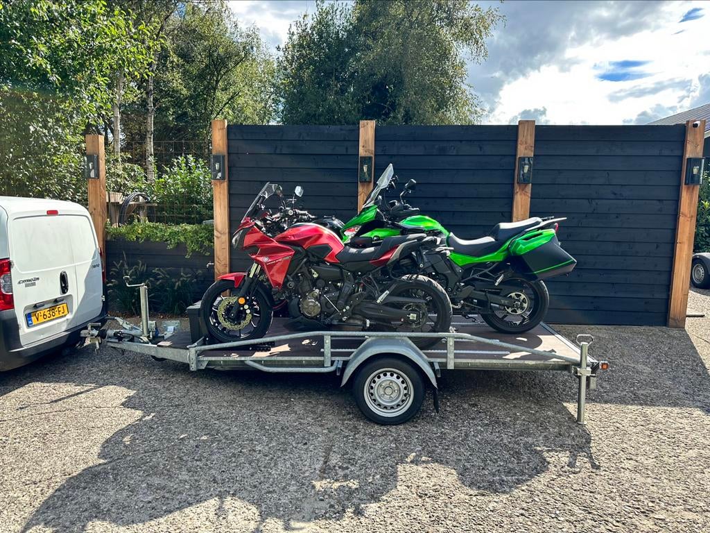 Motortrailer Saris of Stema 3 motoren te huur.