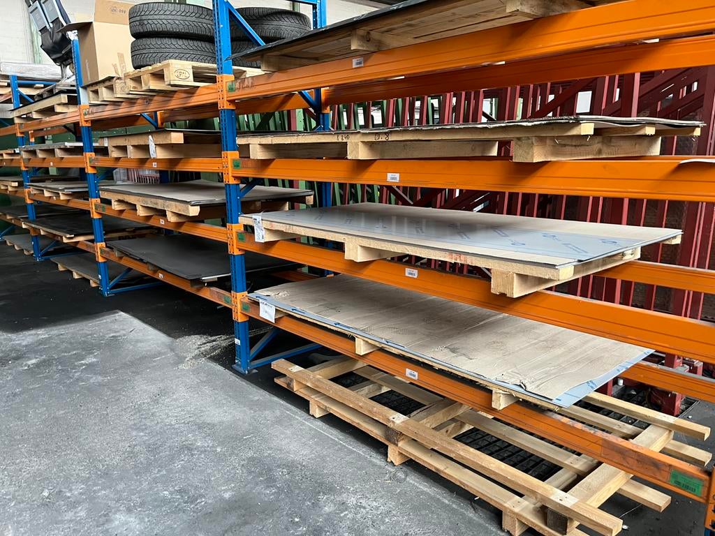 Grootvak stelling 38 staanders 252 liggers reeds gedemonteer, Verzenden