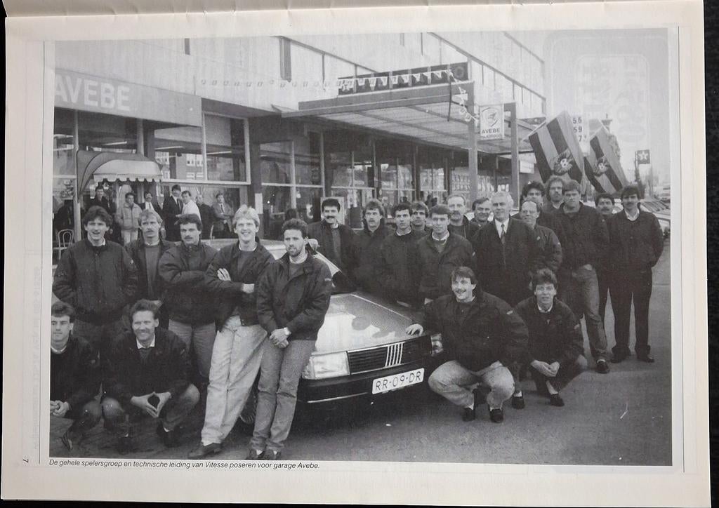 Vitesse Spelersgroep en technische leiding knipsel uit 1987., Ophalen of Verzenden, Zo goed als nieuw, Vitesse