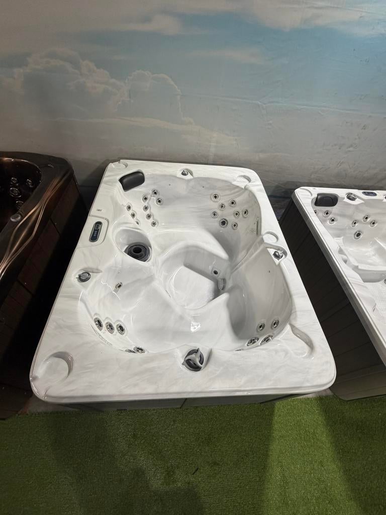 Jacuzzi Balboa 4 persoons incl Garantie, Verzenden, Zo goed als nieuw