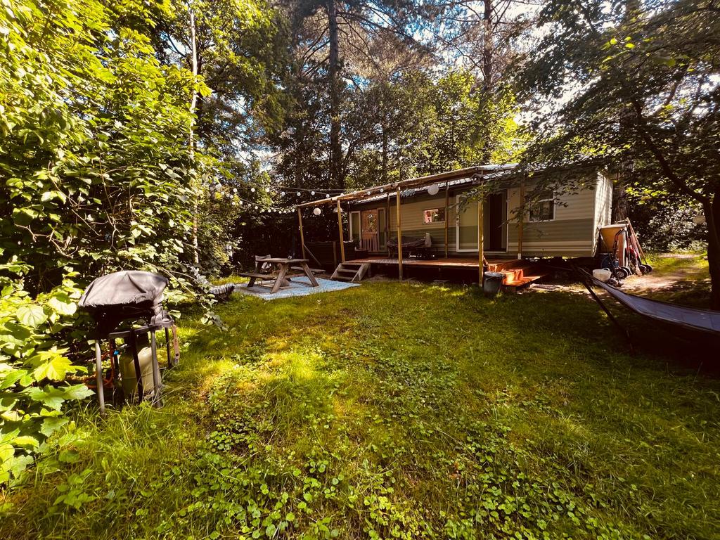Mooie stacaravan in de bossen