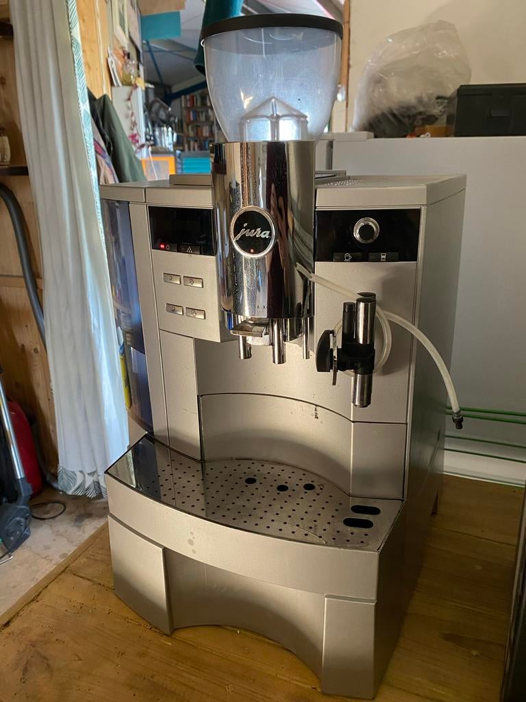 Goed werkende Jura XS95 met Meubel en Koelkast, Witgoed en Apparatuur, Koffiezetapparaten, Zo goed als nieuw, Koffiebonen, Koffiemachine