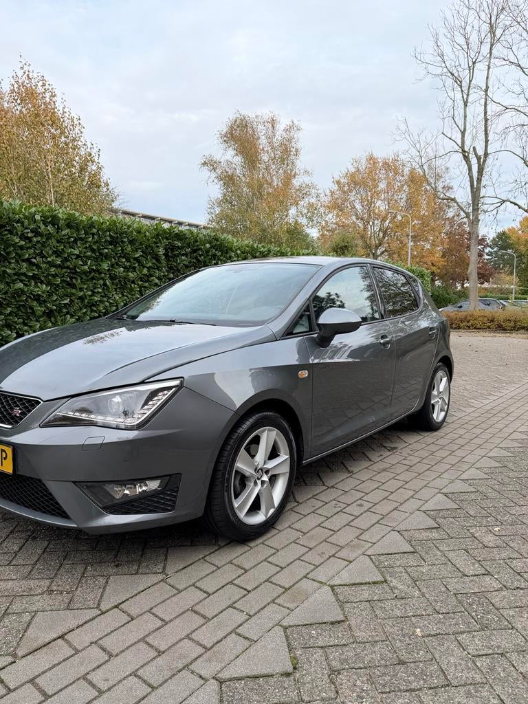 Seat Ibiza FR Connect 95 pk | CarPlay | Stoelverwarming, Voorwielaandrijving, Stof, Zwart, 995 kg