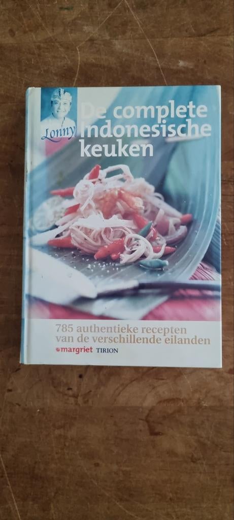 De Complete Indonesische Keuken - Lonny Gerungan, Boeken, Kookboeken, Zo goed als nieuw, Voorgerechten en Soepen, Hoofdgerechten