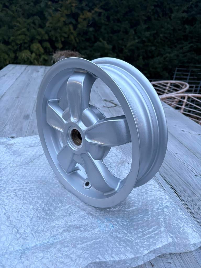 Originele Vespa Primavera 11inch 2TAKT kleine trommel velg, Fietsen en Brommers, Brommeronderdelen | Scooters, Ophalen of Verzenden