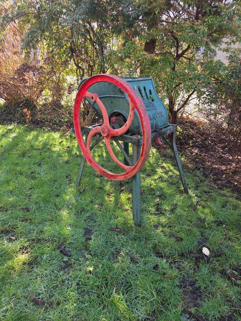 Mooie ouderwetse bietenmolen, Ophalen, Gebruikt