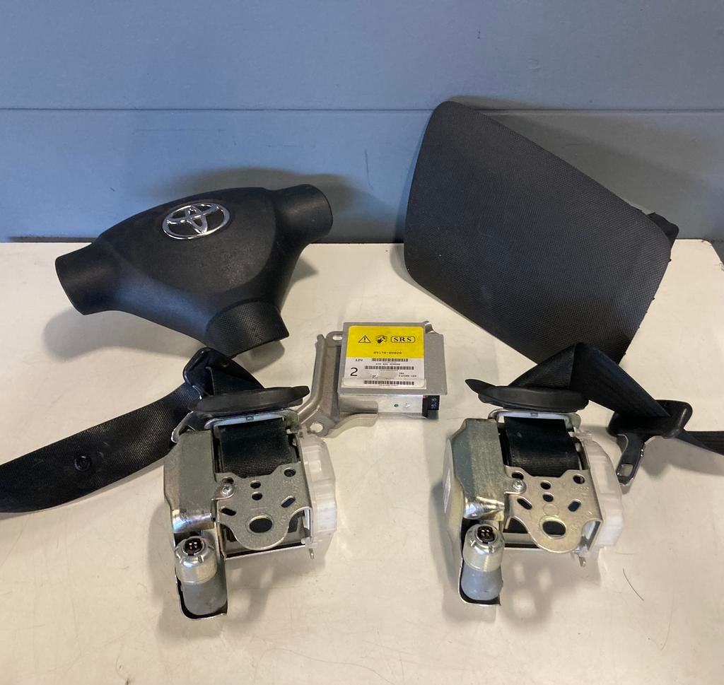 Toyota Aygo airbag set gordelspanners module LIBACARS, Aygo, Aygo, Ophalen of Verzenden, Aygo