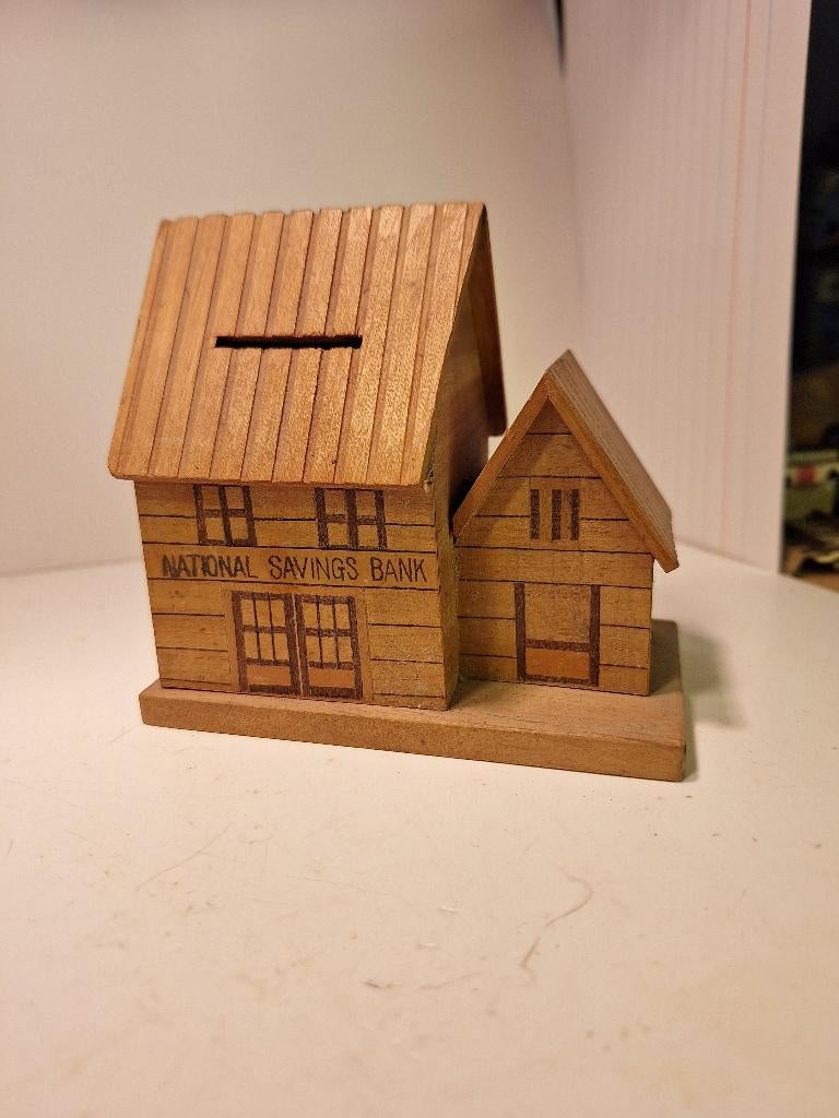 Te koop oud houten spaardoosje met opschrift., Ophalen of Verzenden