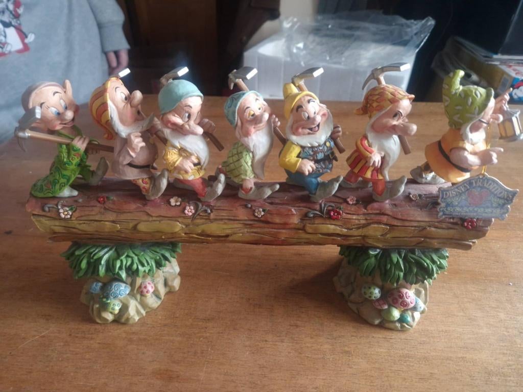 Disney traditions Zeven Dwergen, Verzamelen, Disney, Ophalen of Verzenden, Sneeuwwitje of Doornroosje, Zo goed als nieuw, Beeldje of Figuurtje