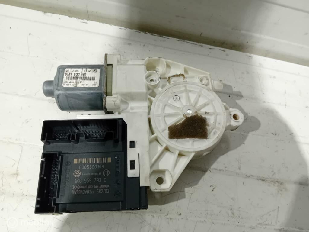 Raammotor Volkswagen Golf Plus 5M1837401 5M1837402, Gebruikt, Ophalen of Verzenden