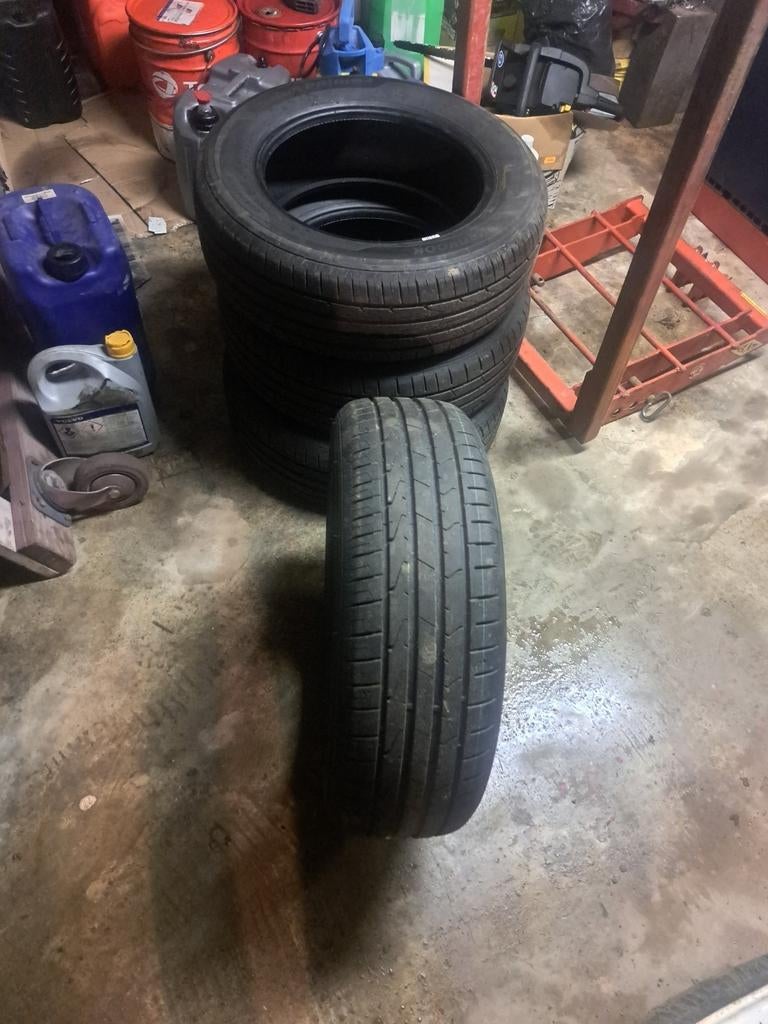 Hankook 205/60 r16 zo goed als nieuwe zomerbanden, Auto-onderdelen, Ophalen, Gebruikt, 16 inch, 205 mm