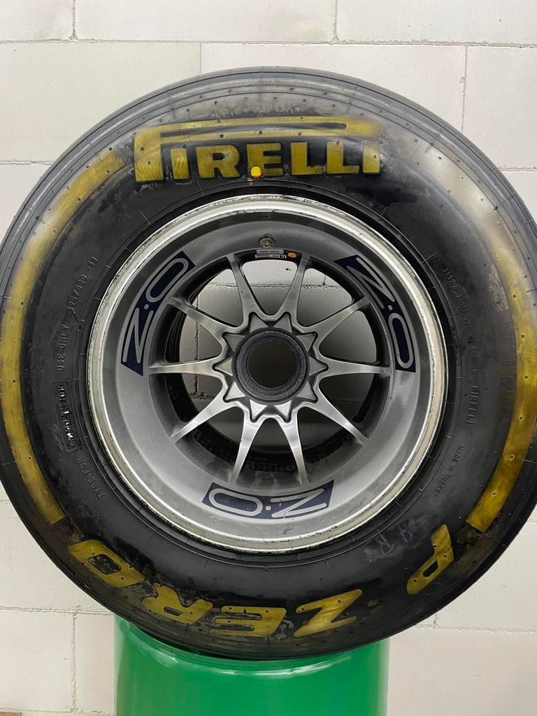 Max Verstappen linker achter velg met band, Ophalen, Zo goed als nieuw, Formule 1