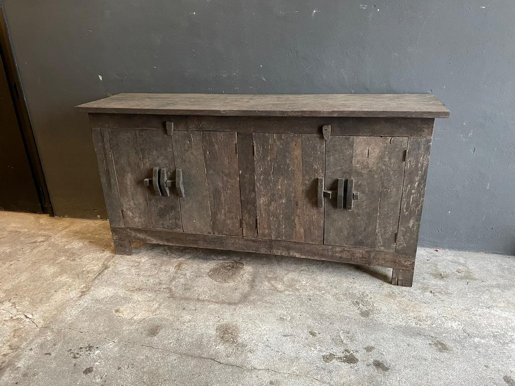 Oud vergrijsd houten kast aura Peeperkorn landelijk dressoir, Metaal