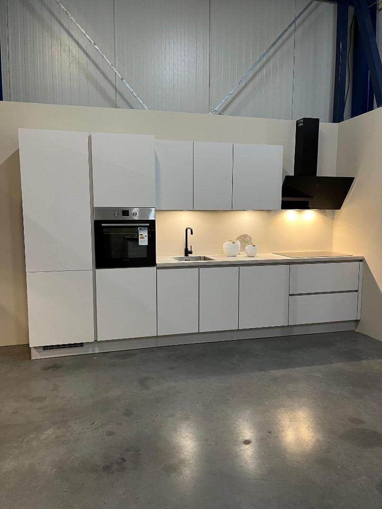Complete Nieuwe keuken met apparatuur – Keuken Melanie