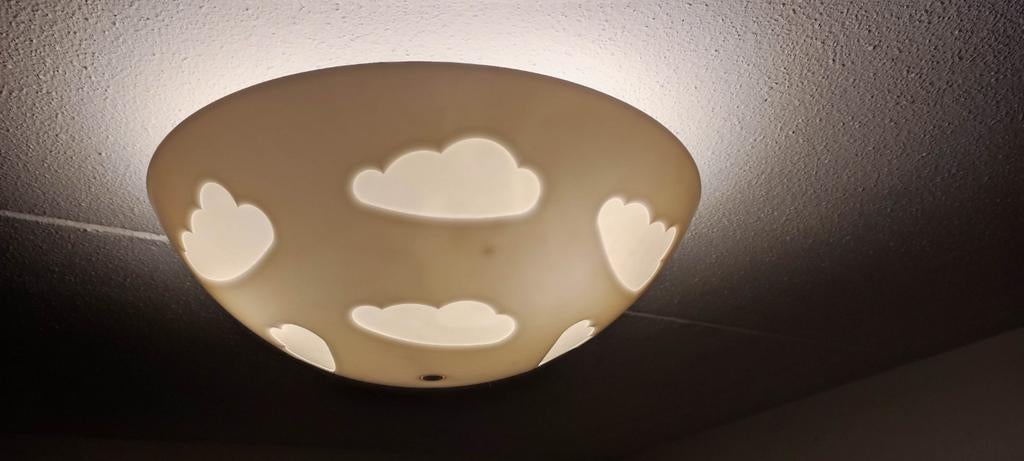 Ikea SKOJIG Plafondlamp - Kinderkamer Lamp Wolken, Huis en Inrichting, Lampen | Plafondlampen, Ophalen of Verzenden, Zo goed als nieuw