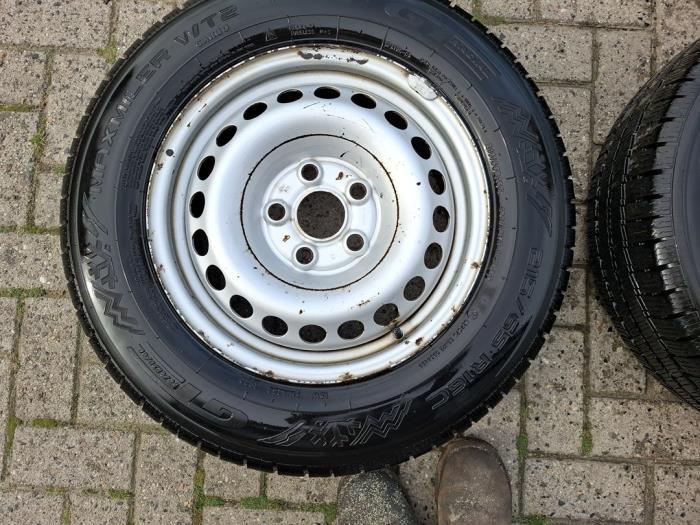 Velgen set + winterbanden van een Volkswagen Transporter, Gebruikt, -, Verzenden, -