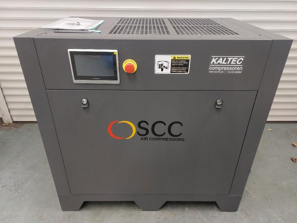Schroefcompressor 11kW 1480l/min Frequentie geregeld, Doe-het-zelf en Verbouw, Ophalen, 800 liter/min of meer, Nieuw, Geluidgedempt