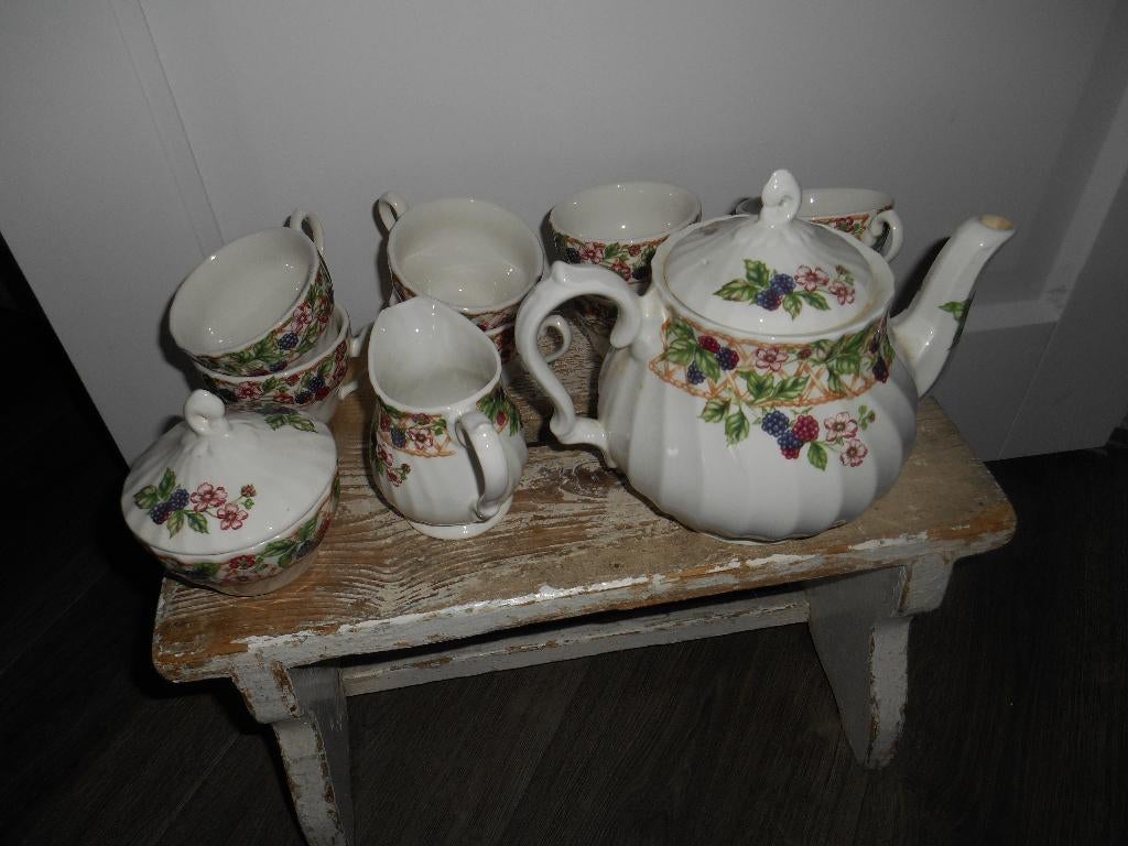 prachtig thee servies bramenserie churchill, Antiek en Kunst, Ophalen of Verzenden