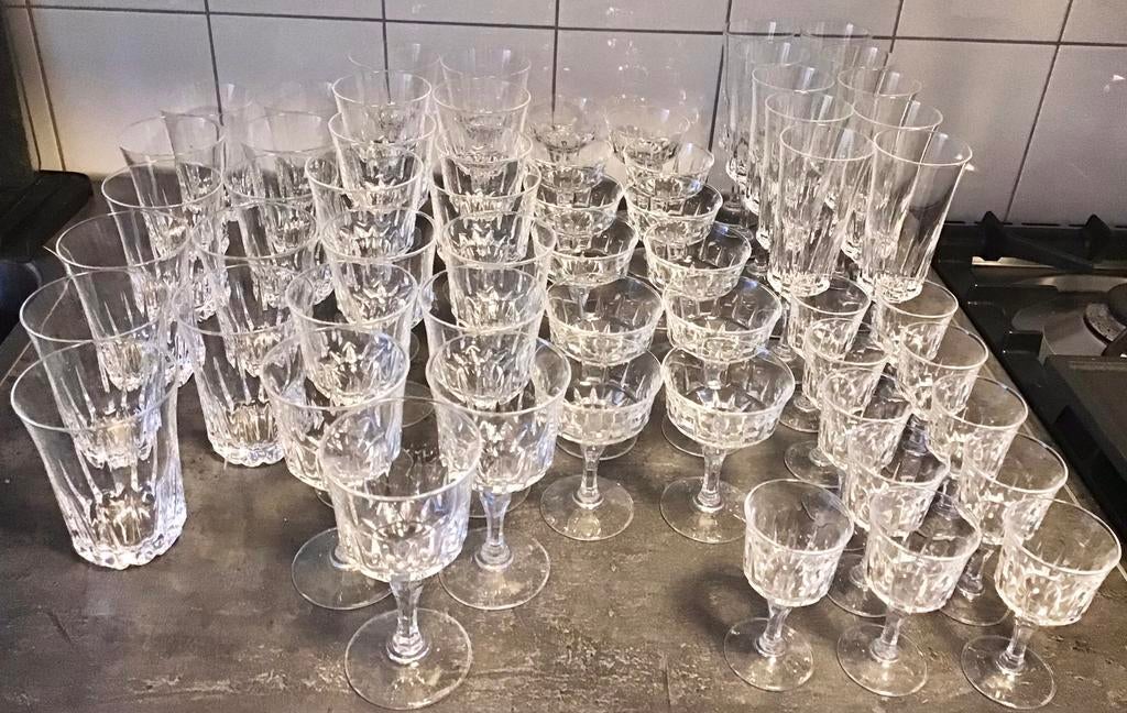 59 DELIG KRISTALLEN GLASSERVIES, Huis en Inrichting, Ophalen of Verzenden, Gebruikt, Overige materialen, Glas of Glazen