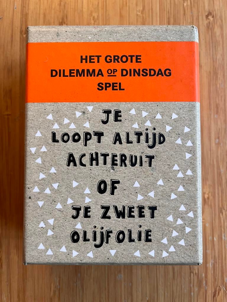 Het Grote Dilemma Op Dinsdag Spel - Zo Goed Als Nieuw!, Drie of vier spelers, Ophalen of Verzenden, Zo goed als nieuw, Reisspel