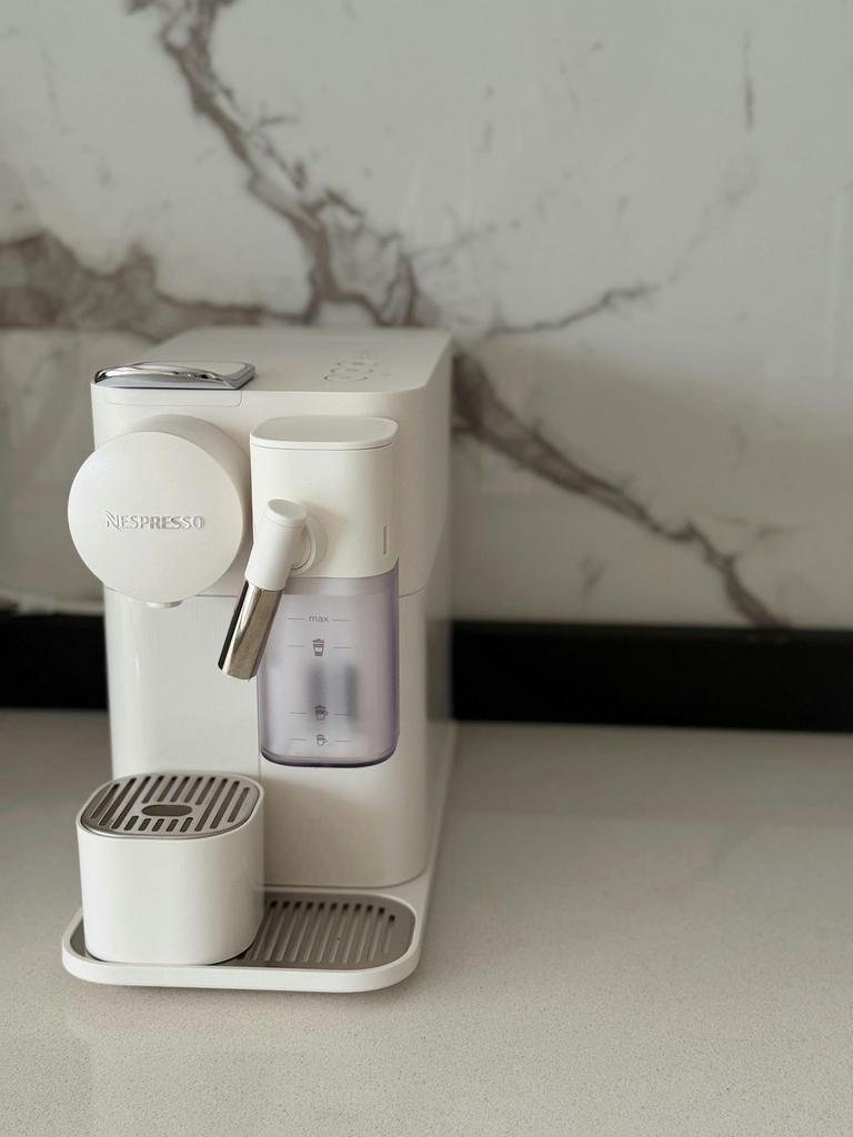 Nespresso Koffiemachine - Perfecte Espresso!, Espresso apparaat, Ophalen of Verzenden, Zo goed als nieuw, 1 kopje