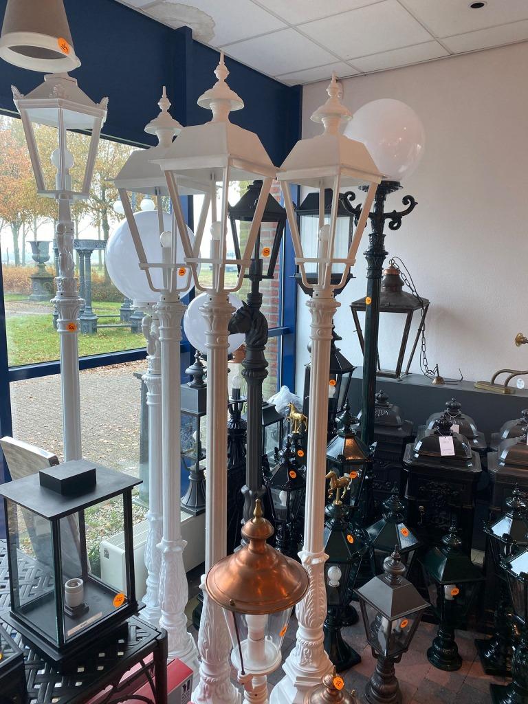 Witte Klassieke Lantaarnpalen – 3 Stuks | Buitenverlichting, Ophalen, Info@nostalux.nl, Minder dan 50 watt, Wandlamp