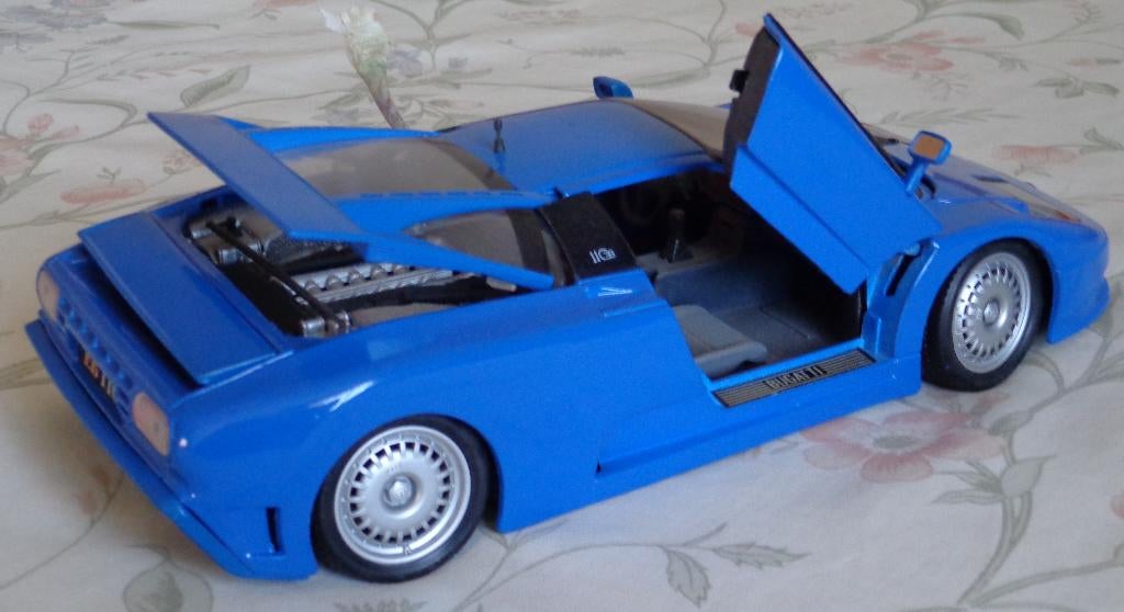 Modelauto Bugatti, Ophalen of Verzenden, Zo goed als nieuw, Auto, Maisto