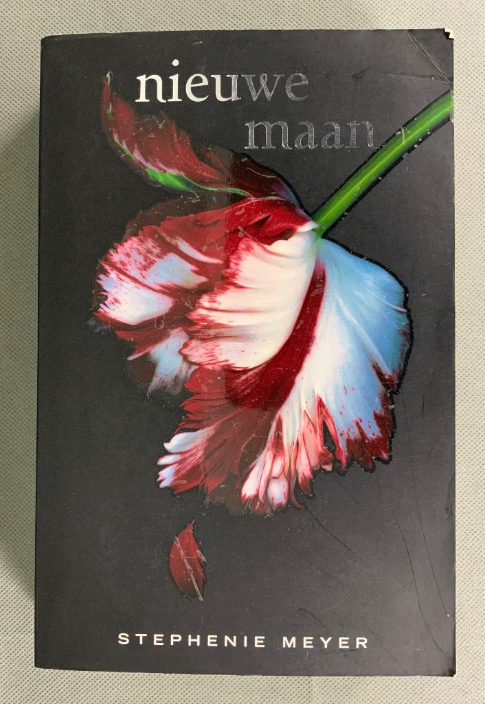 Boek Nieuwe Maan - Stephenie Meyer, Ophalen of Verzenden, Gelezen, Stephenie Meyer