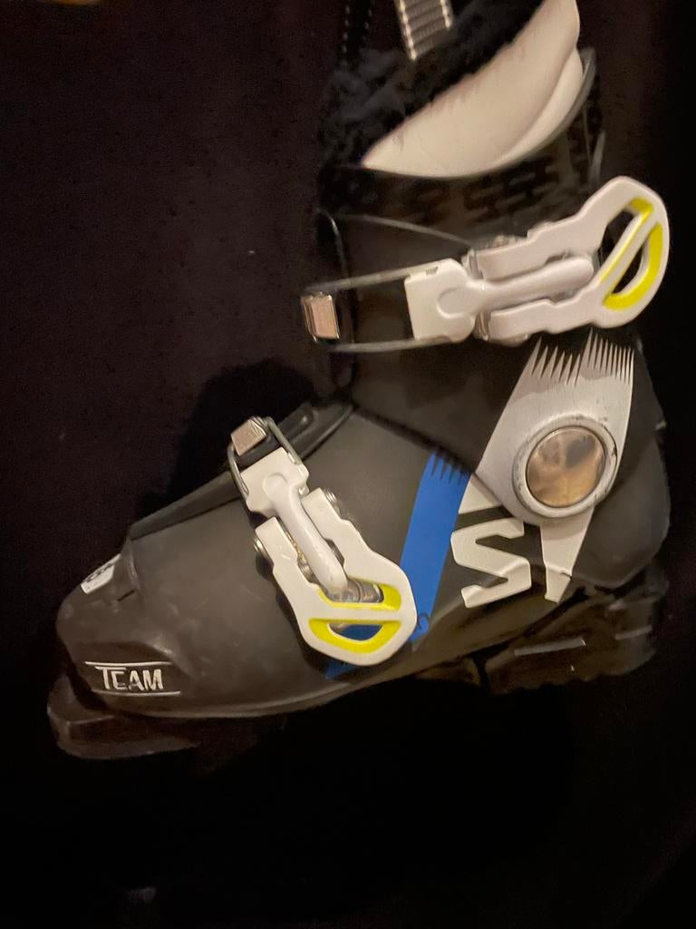 Zwarte kinder skischoenen - Amper gebruikt!  Maat 18/19, Sport en Fitness, Skiën en Langlaufen, Overige merken, Schoenen, Ophalen of Verzenden