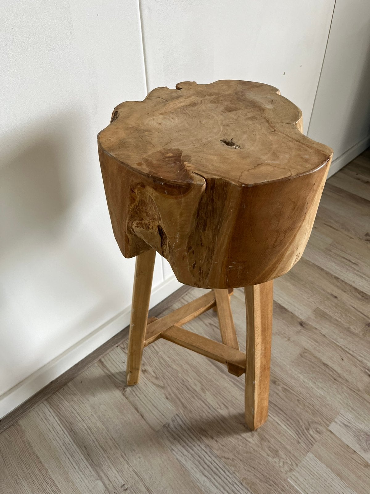 Prachtige hoge zware kruk van massief teakhout, Huis en Inrichting, Ophalen, Zo goed als nieuw, Hout