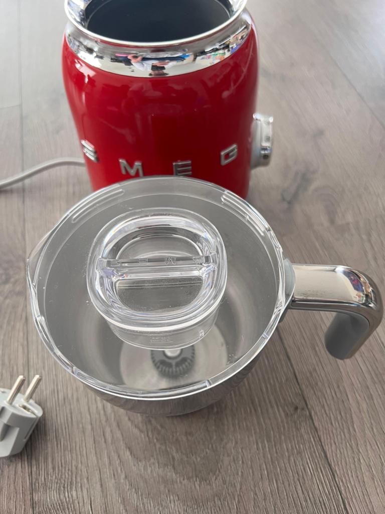 Smeg Melkopschuimer Rood - Zo goed als nieuw, Ophalen, Zo goed als nieuw